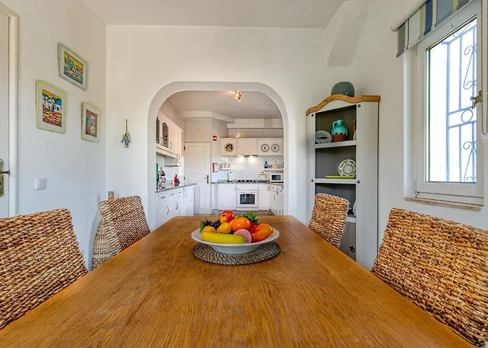 Villa Serena - Magnificent Four Bedroom *